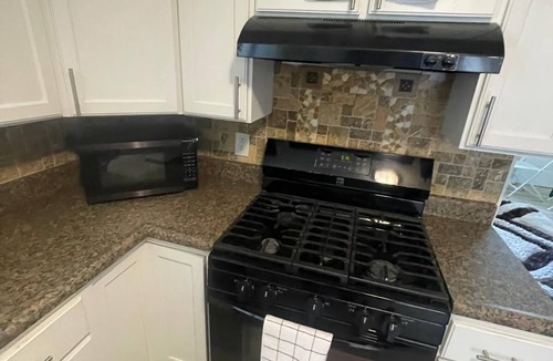 Speedway House | Charming 3-bedroom bungalow in pleasant Indianapolis with WiFi, AC,