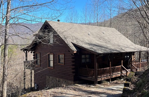 Robbinsville Cabin | Charming 3-bedroom cabin with AC, WiFi in superb Robbinsville