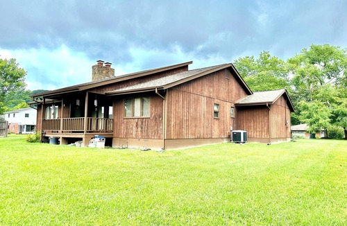 Williamsburg House | Charming 3-bedroom rustic bungalow in tranquil Williamsburg sleeps 10