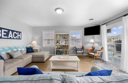 Downtown Myrtle Beach Apartment | Charming 3 BR ,Oceanview Condo located in Surfside!