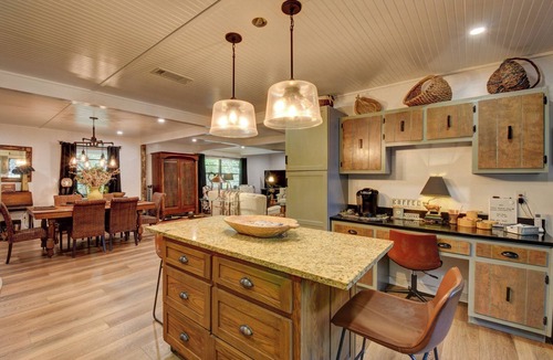 Athens House | Charming 3BR/3BA Athens Home. Sunroom + Patio, Steps to UGA, 3 Mi from Sanford