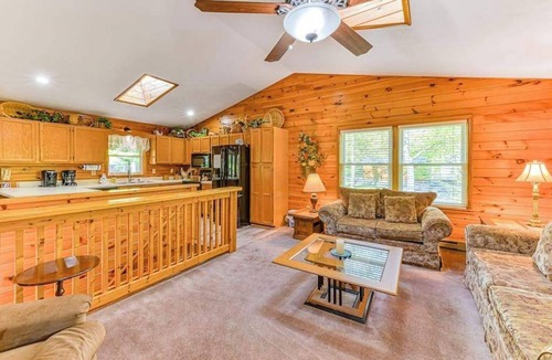 McHenry House | Charming 3BR Cabin - MOUNTAIN VIEW - McHenry