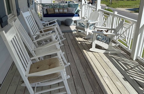 North Carolina Coast Cottage | Charming 3BR coastal cottage, 2 blocks from the beach !