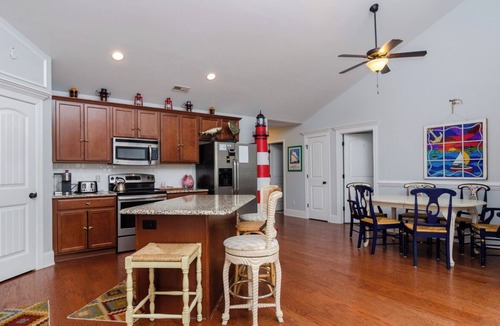 North Carolina Coast House | Charming 3BR Cottage in Carolina Beach