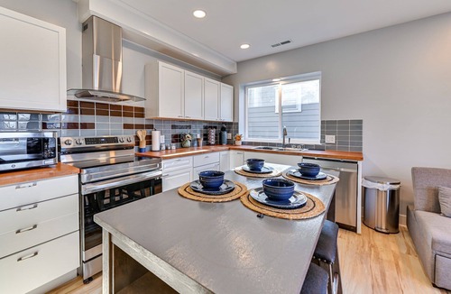 New Albany House | Charming 3BR Getaway | Minutes to Louisville