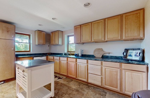 Waynesville House | Charming 3BR house with Mountain Views, Full Kitchen, and Dog Friendly