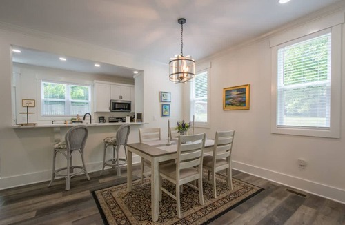 Flat Rock House | Charming 3BR w Balconies Walk to Flat Rock Playhouse