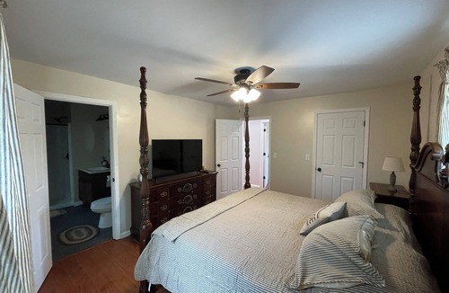 Edmond House | Charming 4-bedroom farmhouse with a view in the New River Gorge National Park.