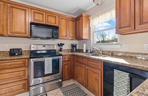 Stuart Heights - Rivermont House | Charming 4-bedroom family home 10 min to downtown Chattanooga - pet friendly