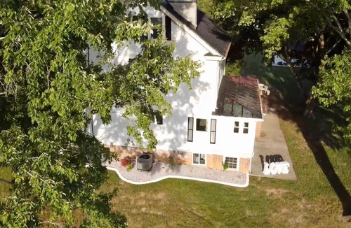 Loretto Other | Charming 5-bedroom farmhouse with AC in peaceful Hustle