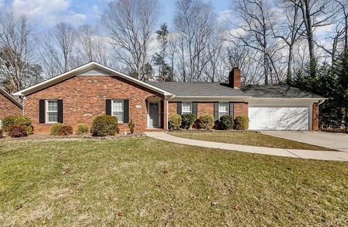 High Point House | Charming and cozy 3-bedroom house, 2 full bathrooms in High Point close to HPU