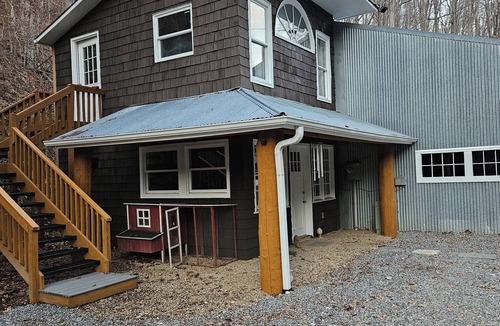 Marshall House | Charming barn loft in quaint Marshall