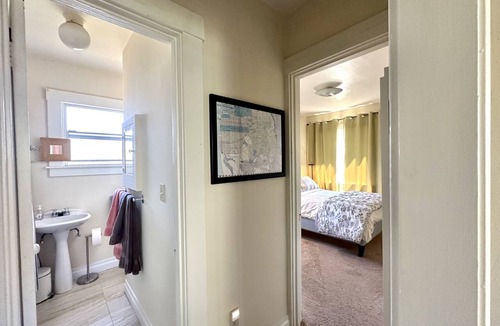 Northwest Berkeley Cottage | Charming Berkeley Craftsman Cottage