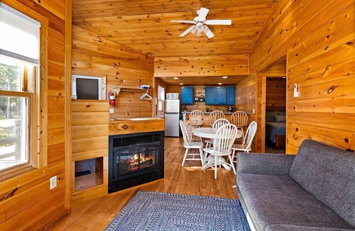 Two Harbors Cabin | Charming cabin only feet from Lake Superior