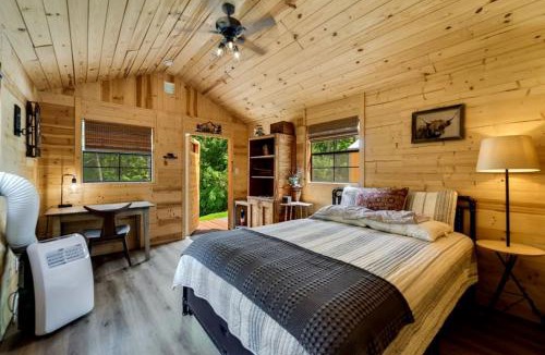 Sylva House | Charming Cabin Retreat On Tuckasegee River Near Sylva North Carolina