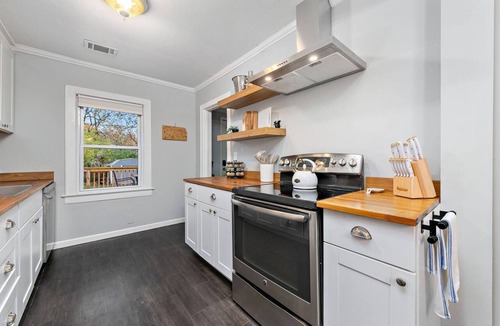 Fairway House | Charming Cape Cod w/fenced yard, dog-friendly