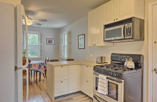 Roselawn Finance House | Charming Cincinnati Home < 10 Mi to Downtown!
