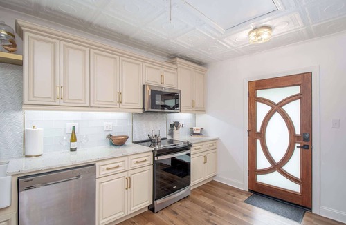 Morehead City House | Charming Coastal Cottage | Walk to Waterfront