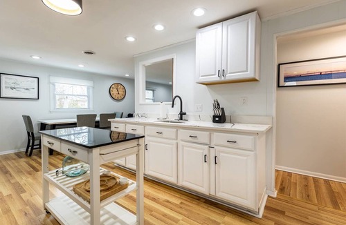 Arundel on the Bay House | Charming Coastal Retreat w Community Beach Dog-Friendly & Mins to Downtown Annapolis