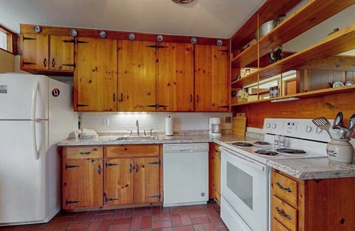 Lake Junaluska House | Charming Dog-Friendly home with Full Kitchen, A/C and Access to Community Amenit