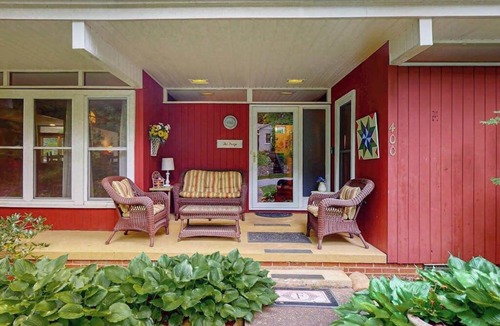 Lake Junaluska House | Charming Dog-Friendly home with Full Kitchen, A/C and Access to Community Amenit