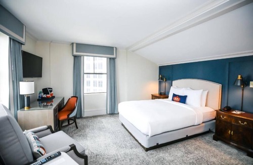 Charlotte Center City Hotel | Charming Downtown Room Near Arts District and Popular Restaurants