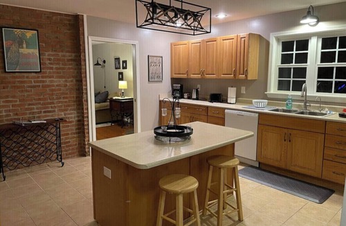 Mount Jackson House | Charming FarmHouse with animal meet&greet