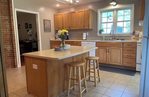 Mount Jackson House | Charming FarmHouse with animal meet&greet