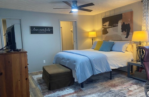 Georgetown House | Charming farmhouse 4 miles to Kentucky Horse Park.
