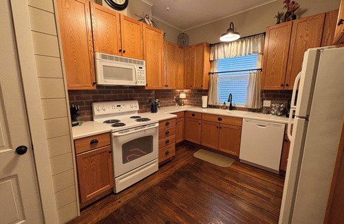 Cape Girardeau House | Charming, historic Fuerth House in Downtown Cape Girardeau, 2 bedrooms, 1 bath.
