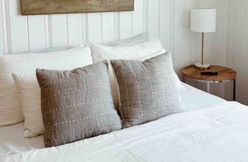 New Albany House | Charming Historic Cottage minutes from LOU!