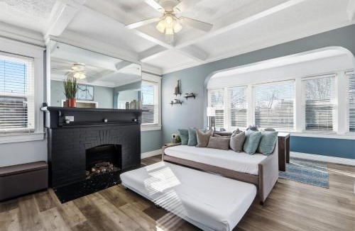 Beechmont House | Charming Historic Foursquare Home 4BR Backyard