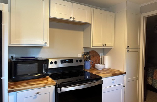 Woodruff House | Charming Home Between Greenville & Spartanburg. Close to BMW