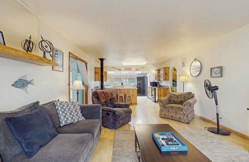 Mapleton House | Charming home on the Siuslaw River with a fire pit, WiFi, & W&D
