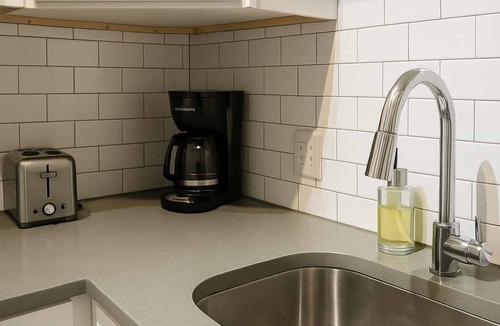 Hyde Park Apartment | Charming Hyde Park 1BR | Fully Furnished & Ready
