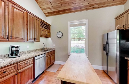 Sharps Chapel Cabin | Charming Lakefront Home, Sleep 12