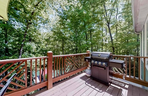 Sharps Chapel Cabin | Charming Lakefront Home, Sleep 12