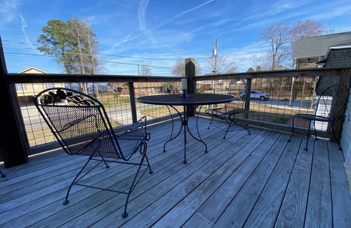 Lake Waccamaw Cottage | Charming Lakeview Cottage. Private access. Two Paddleboards provided.