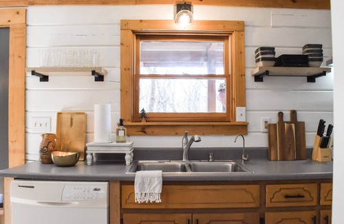 Pine Mountain Cabin | Charming Modern Log Cabin Near FDR State Park & Callaway Gardens