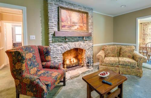 New Bern House | Charming New Bern Cottage w/Grill & Fire Pit!