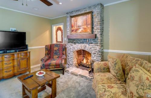 New Bern House | Charming New Bern Cottage w/Grill & Fire Pit!