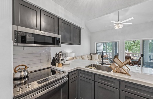 Mount Mourne Condo | "Charming Penthouse with Quaint Cove & Pool Views at Lake Norman!"