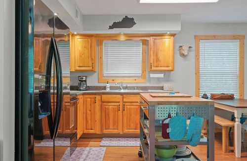Clarkson House | Charming! Private and cozy Nolin Lake cottage near Mammoth Cave National Park.
