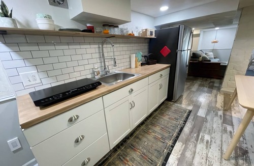Roanoke Apartment | Charming private studio near downtown, hospitals, hiking, rivers. Pet friendly.