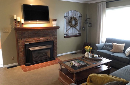 Homecroft House | Charming, quaint 2 bed/1BA bungalow 15 minutes from downtown Indy