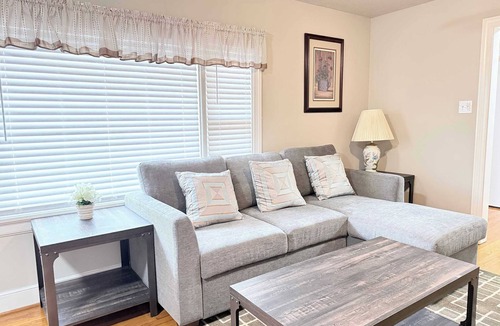 Richmond House | Charming Ranch Home/pet friendly/fenced yard/4TVs