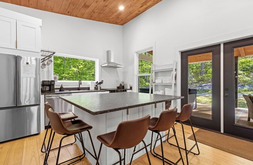Flintstone House | Charming retreat minutes from Chattanooga & Lookout Mountain. Sleeps 7!