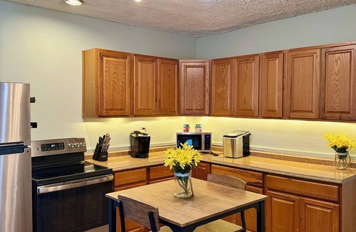 Aurora House | Charming river view 2-bedroom home in Aurora WiFi AC creation museum and ARK