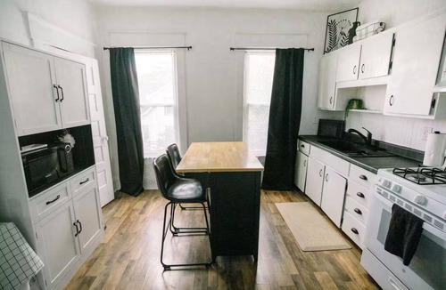 Roanoke House | Charming Roanoke House