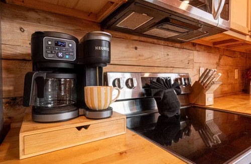 Sevierville Cabin | Charming Smoke Mountain Dream, Near Dollywood, Pool, Pet Friendly, Sleeps 8